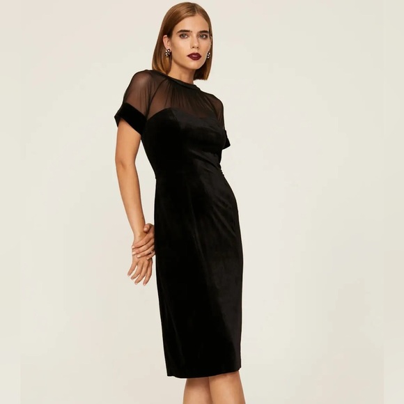 Maggy London Dresses & Skirts - Maggy London
Velvet Dress
$178 original retail
New with tag